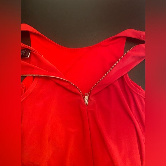 Torrid Woman’s Red Flattering Side Gathered Red Top Size 1 -14/16 - 1X NWOT - Picture 7 of 7